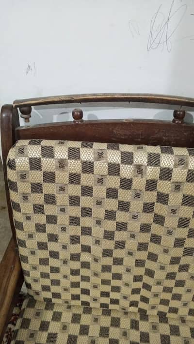 5 seter sofa sale Condition ok location Gulshan e iqbal