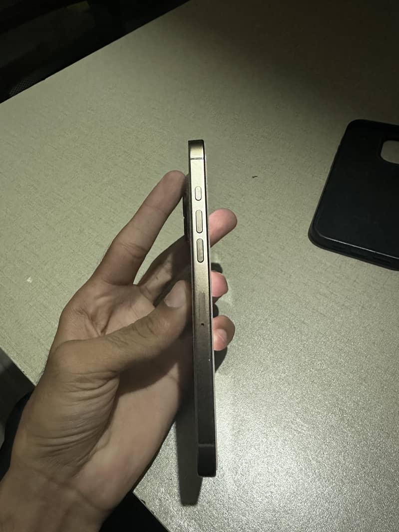 Apple iPhone 16 Pro Max 3