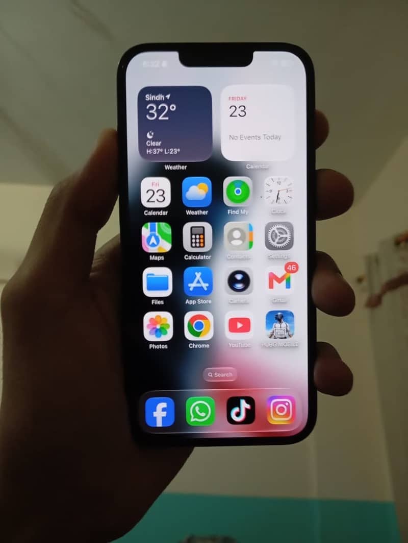 Apple iPhone 16e 1