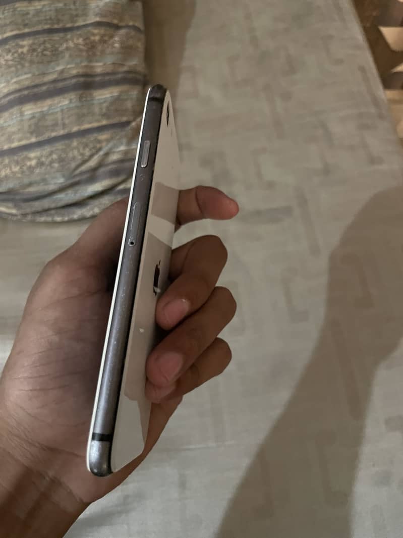 Apple iPhone 8 1