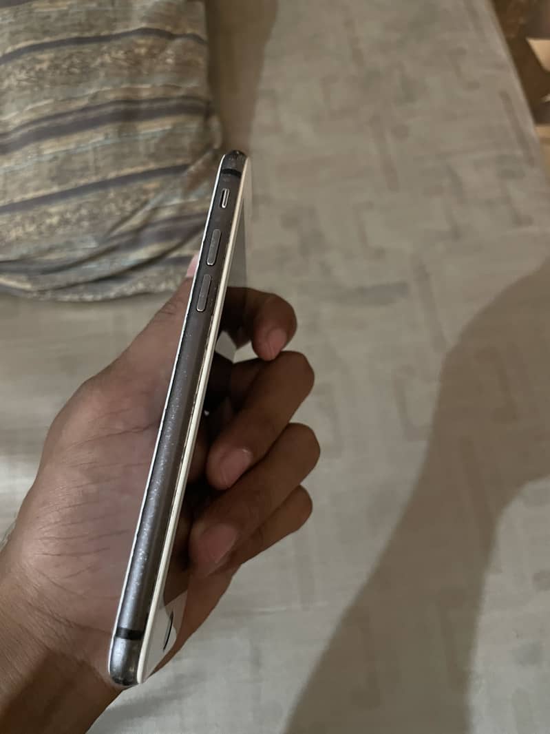 Apple iPhone 8 5