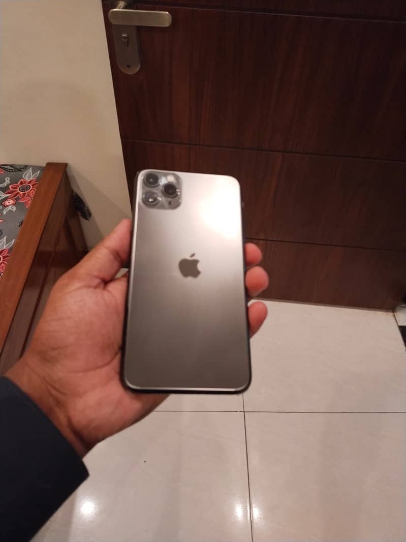 Apple iPhone 11 Pro Max 1