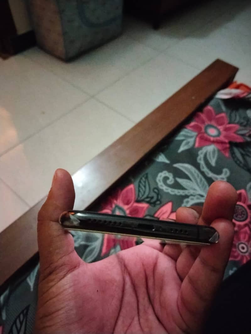 Apple iPhone 11 Pro Max 2