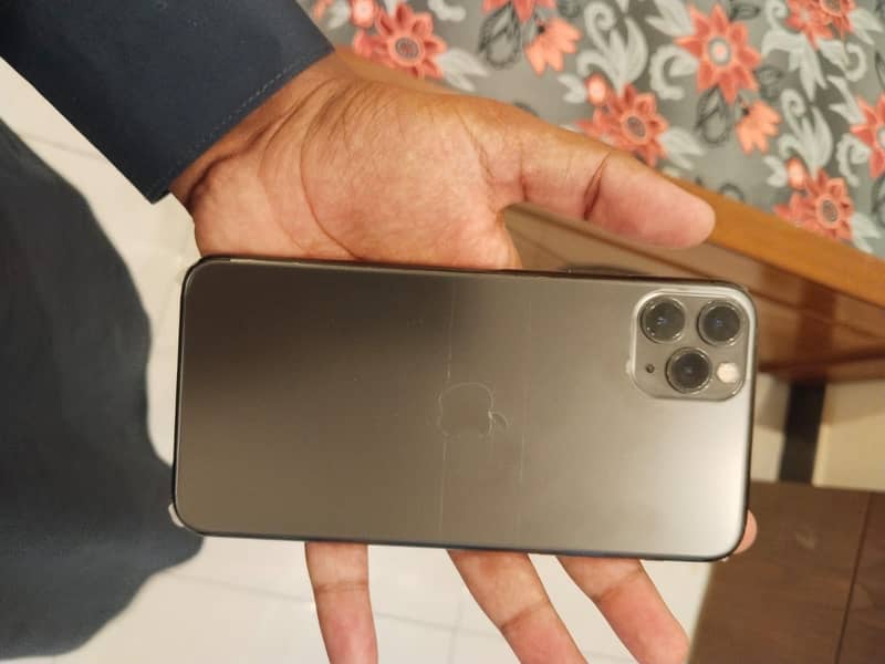 Apple iPhone 11 Pro Max 6