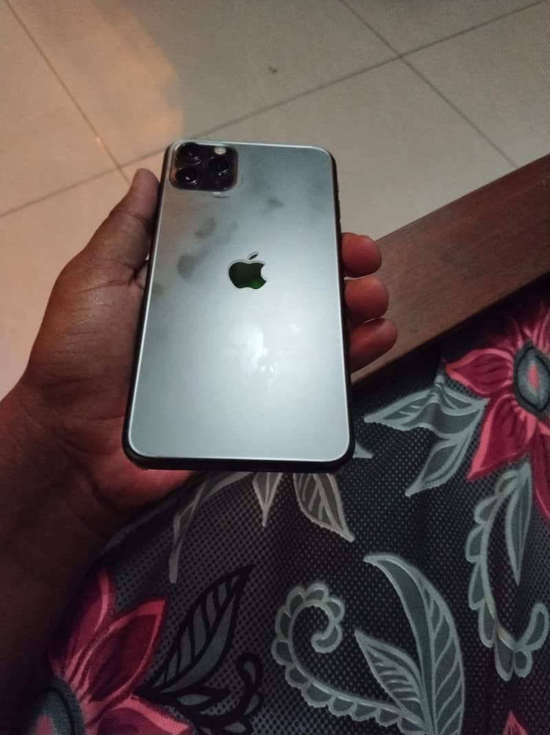 Apple iPhone 11 Pro Max 10