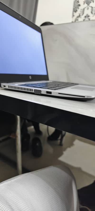 HP elitebook 840 G3  8 gb ram core i5-6th gen
