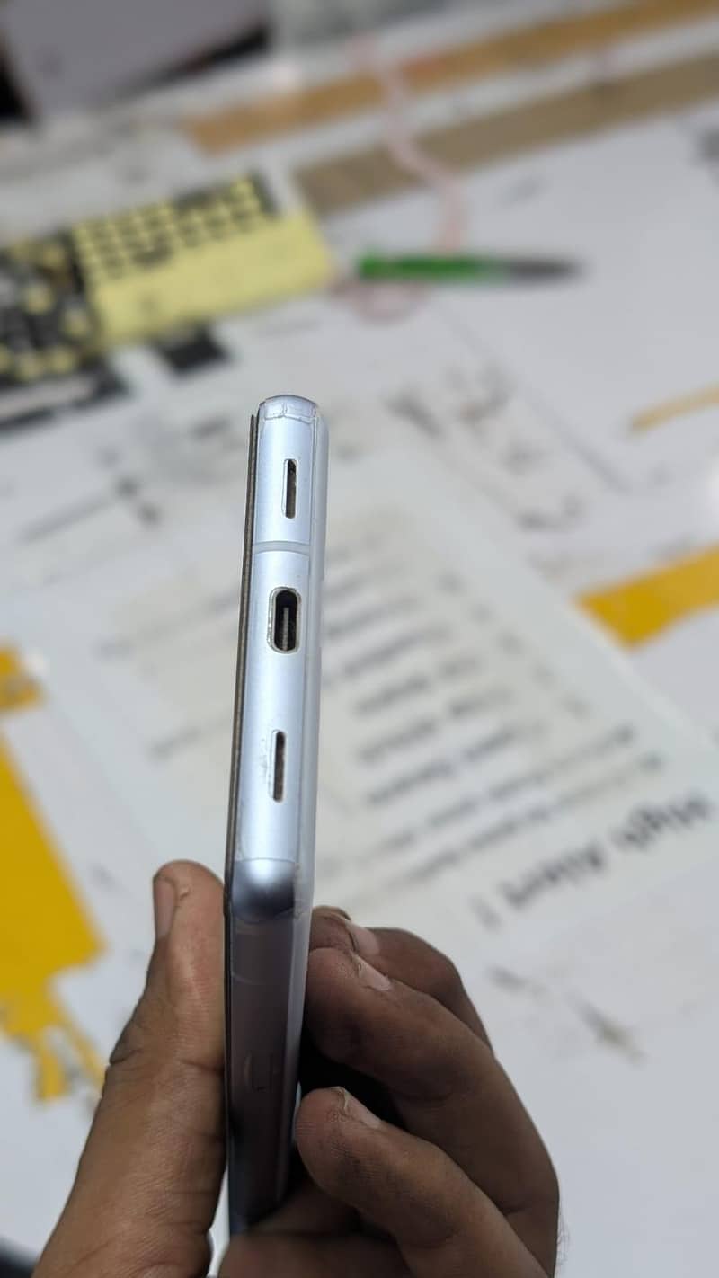 Google Pixel 7a 3