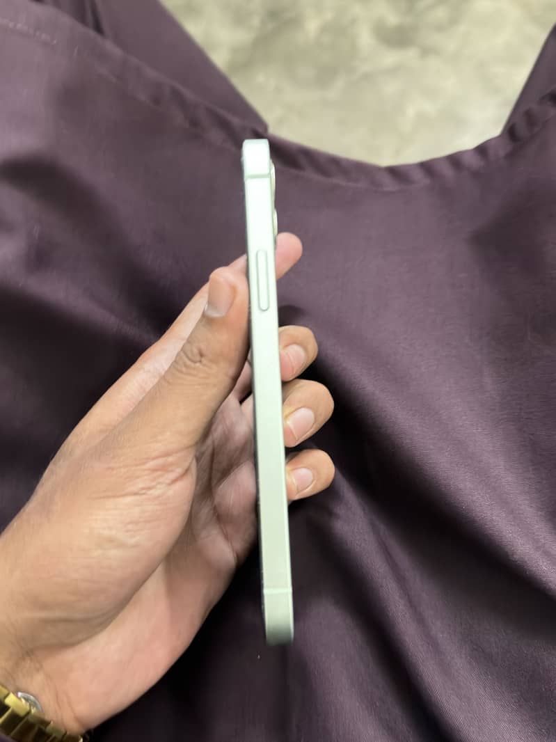 Apple iPhone 12 4