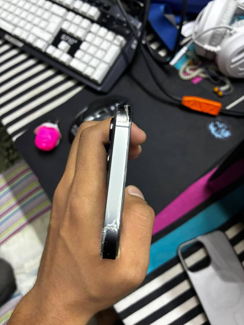 Apple iPhone 12 Pro Max 4