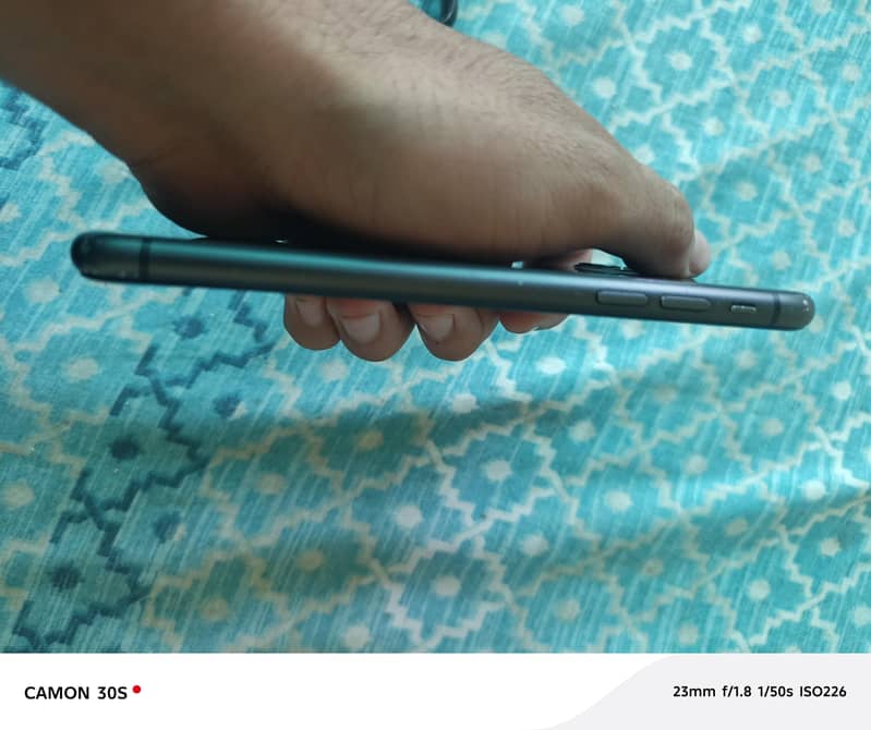 Apple iPhone 11 4