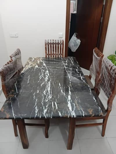 Dinning Tabels