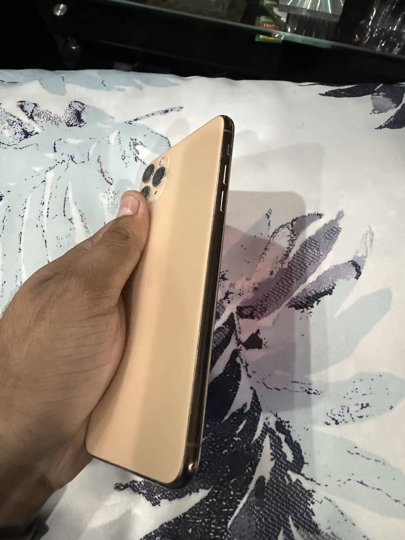 Apple iPhone 11 Pro Max 2