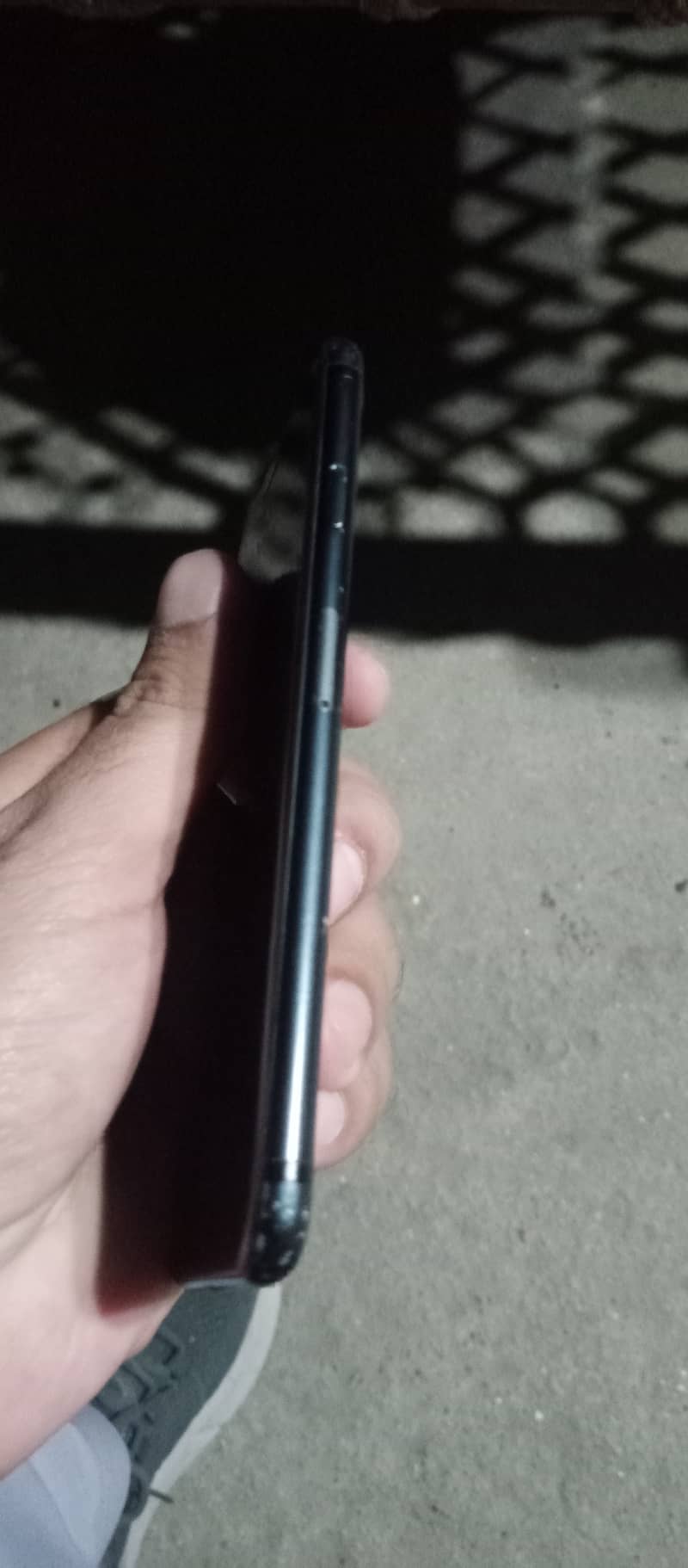 Apple iPhone 7 3