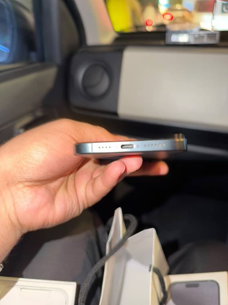 Apple iPhone 15 Pro Max 3