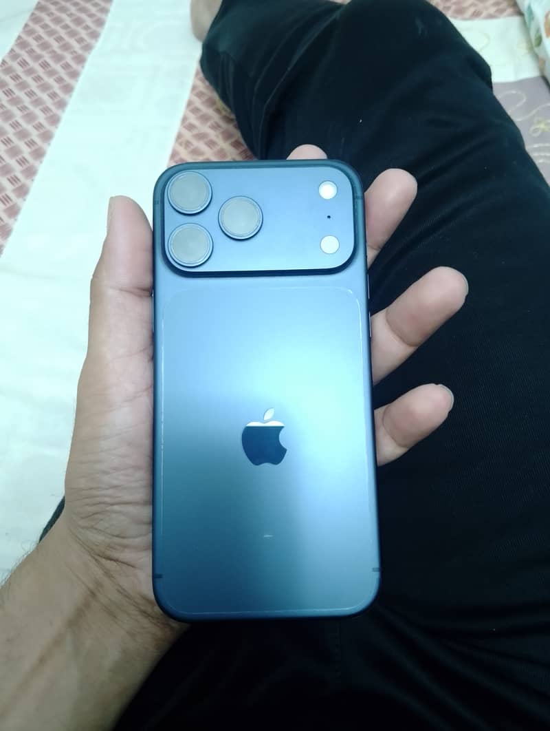 Apple iPhone 17 Pro Max 4