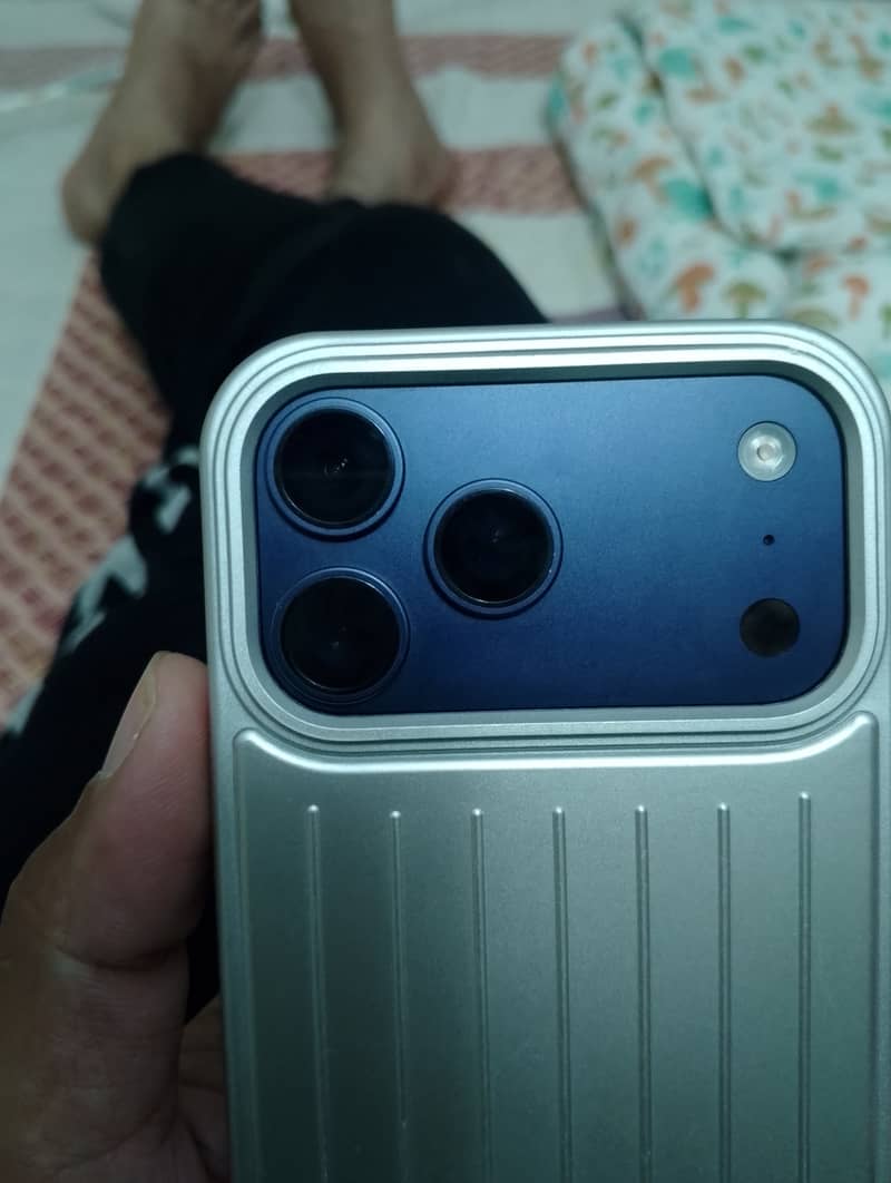 Apple iPhone 17 Pro Max 12