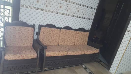 5 seater sofa Good condition Available