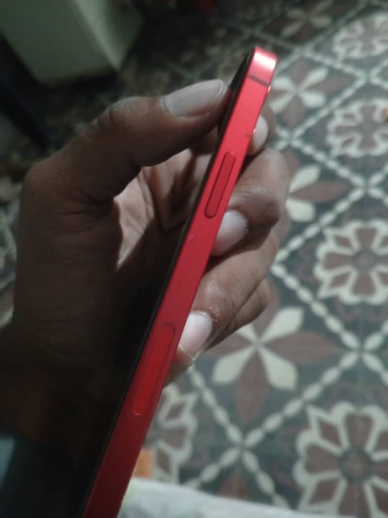 Apple iPhone 12 4