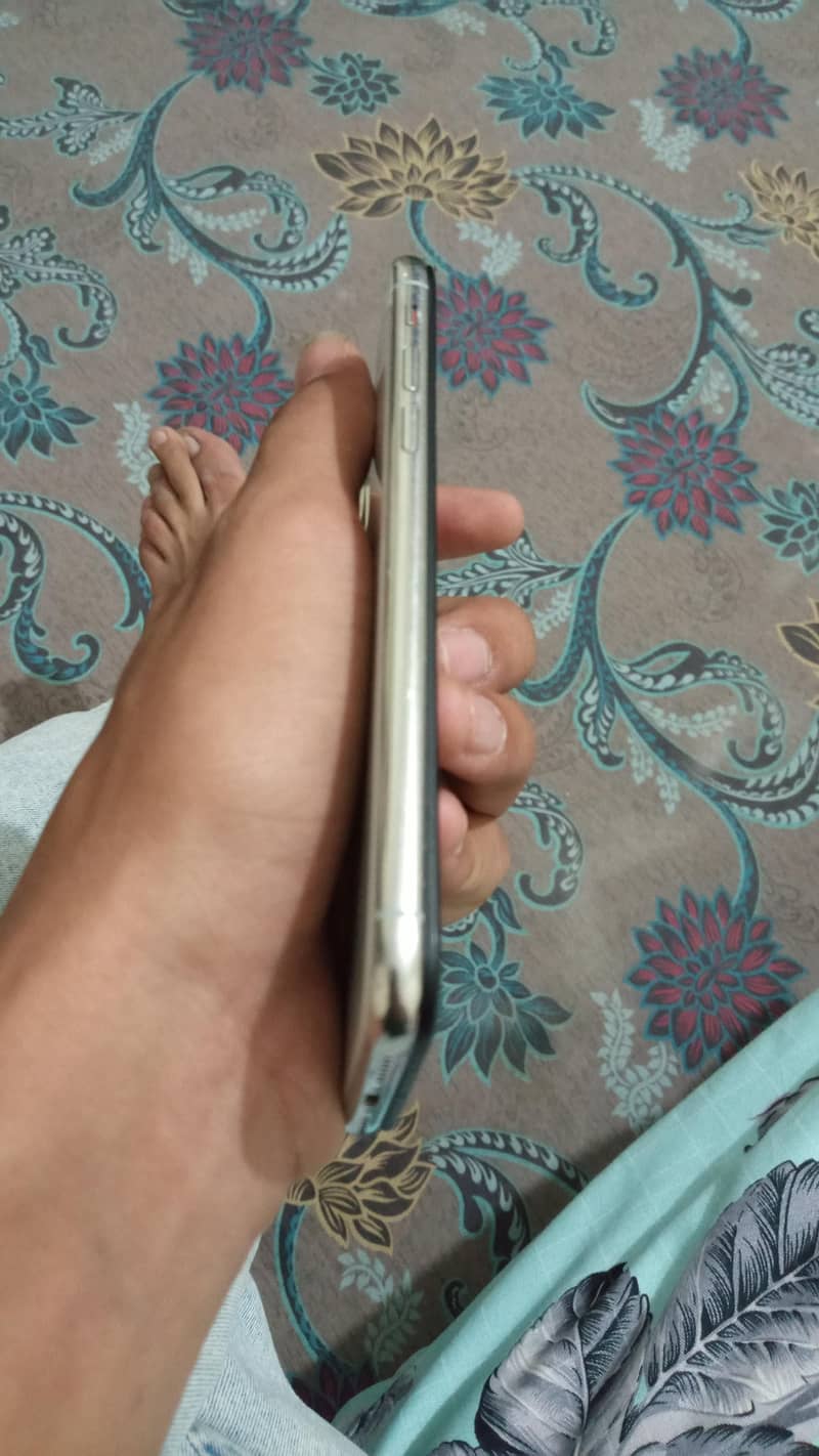 Apple iPhone X 5