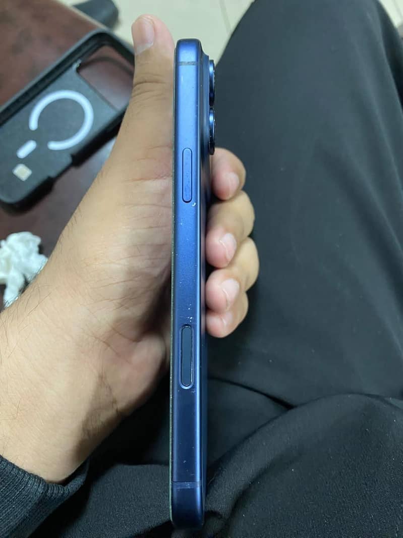 Apple iPhone 17 Pro Max 4