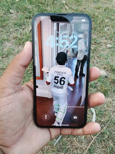 Apple iPhone 13