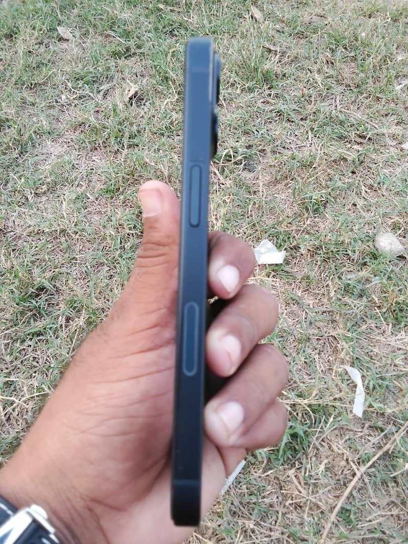 Apple iPhone 13 4