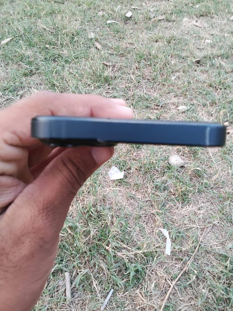 Apple iPhone 13 5