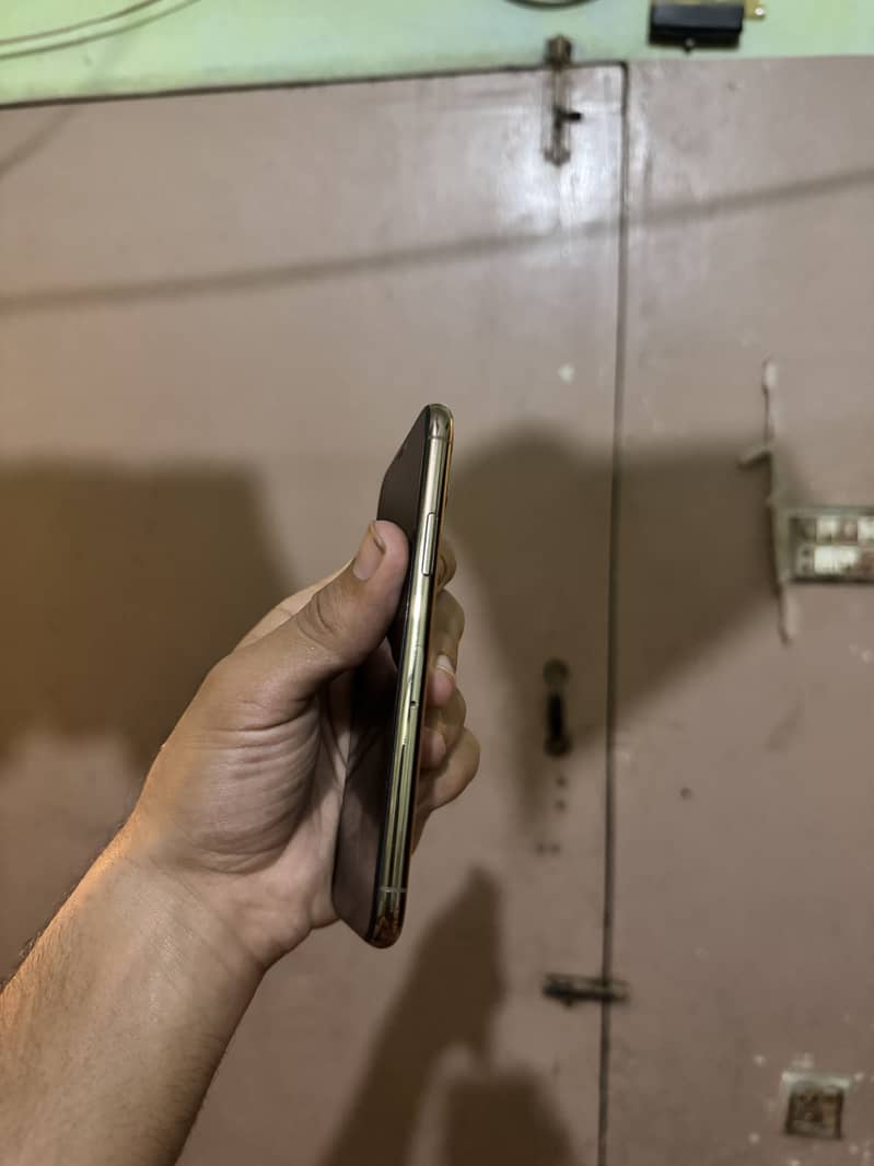 Apple iPhone 11 Pro 1