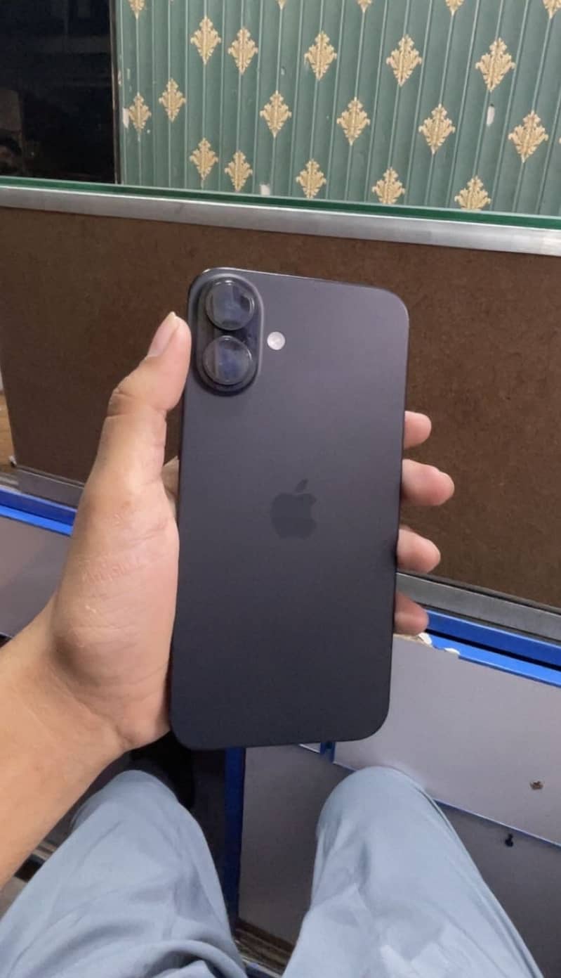 Apple iPhone 16 Plus 0