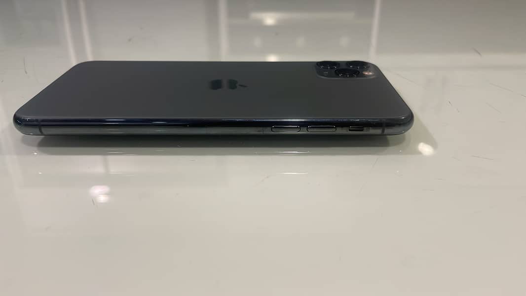 Apple iPhone 11 Pro Max 2