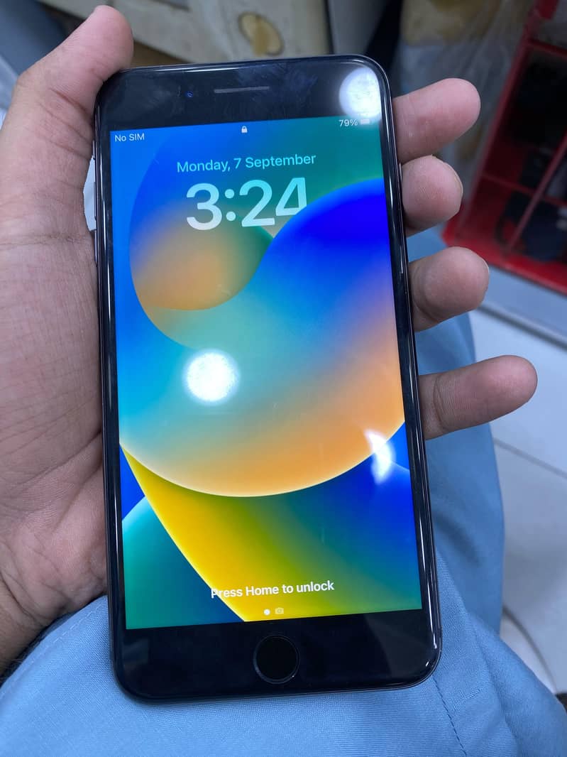 Apple iPhone 8 Plus 3