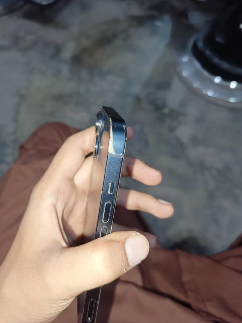Apple iPhone 13 2