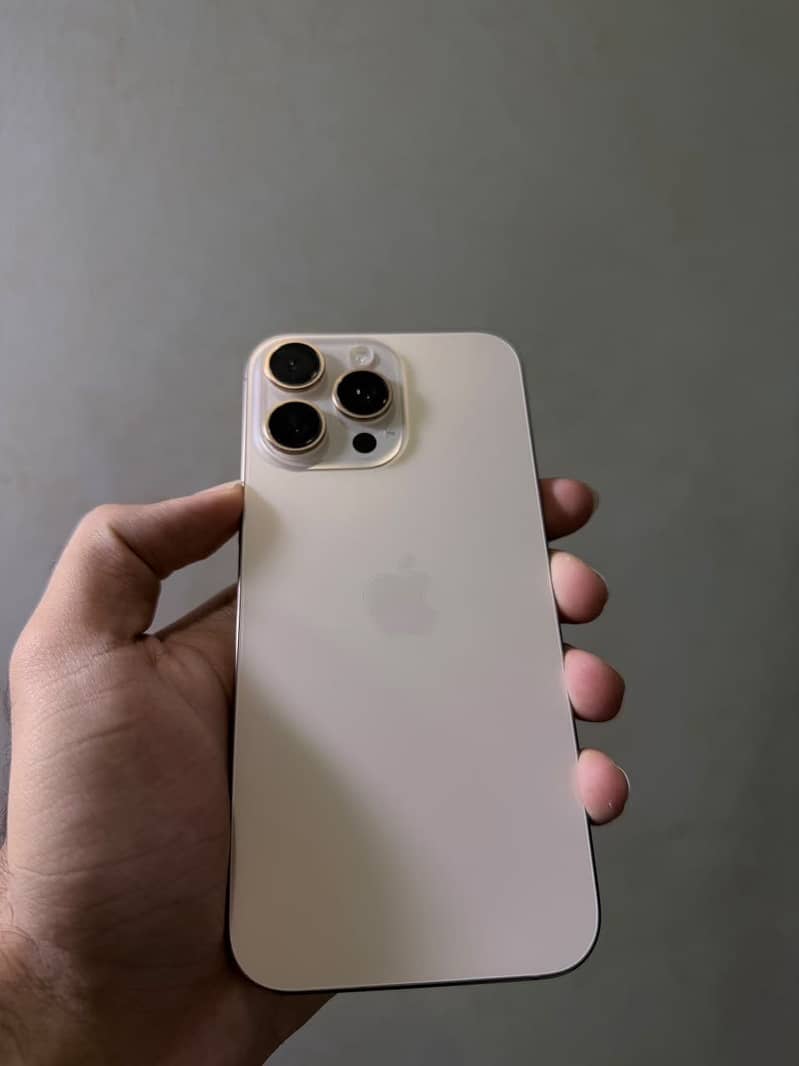 Apple iPhone 16 Pro Max 0