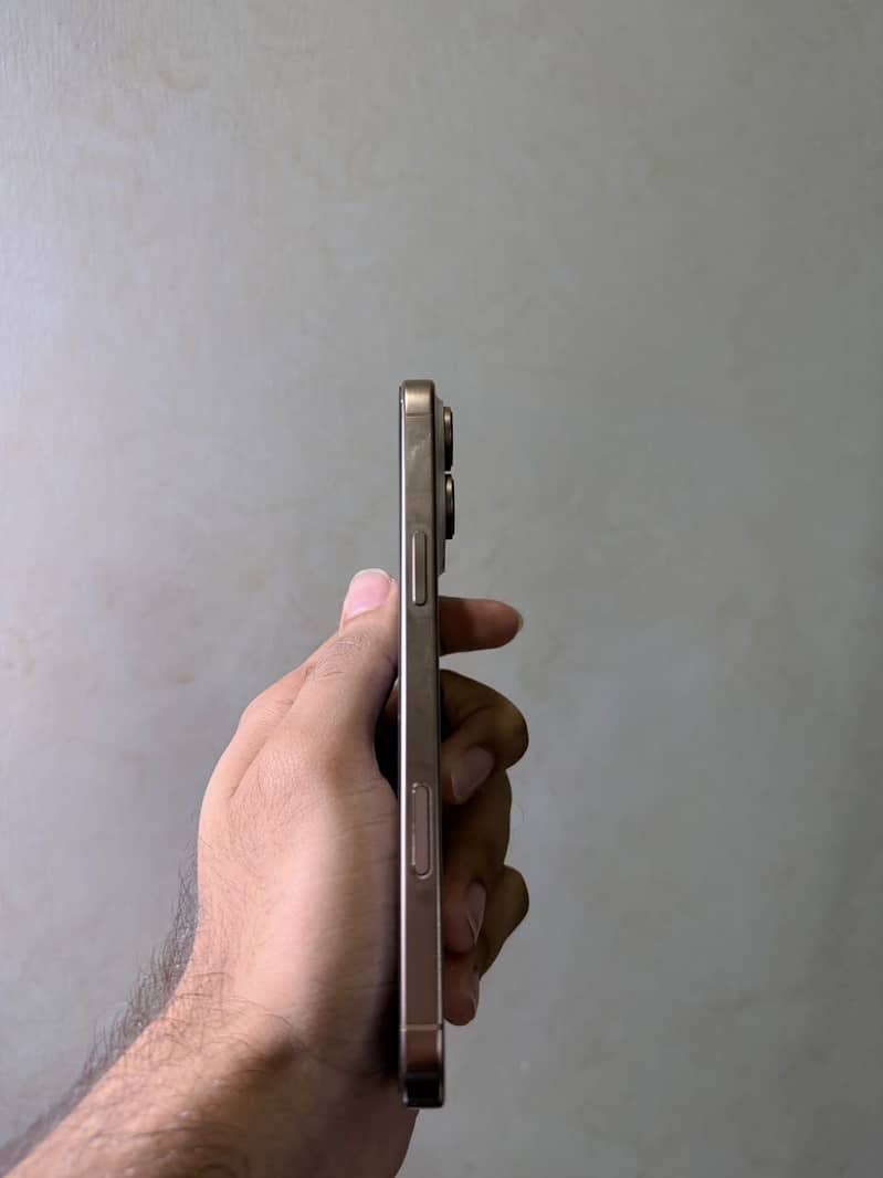 Apple iPhone 16 Pro Max 5