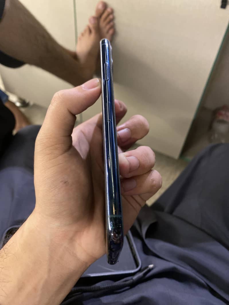 Apple iPhone 11 Pro Max 2