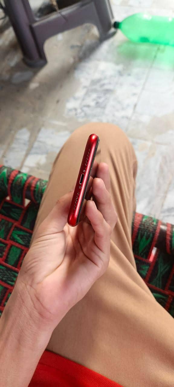 Apple iPhone 11 4