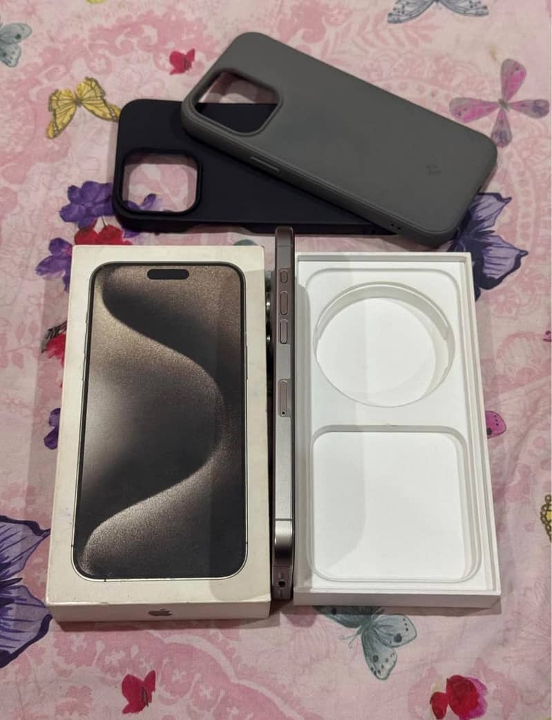 Apple iPhone 15 Pro Max 0