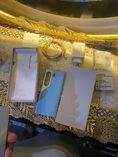 Tecno camon 40 pro complete Saman in warranty