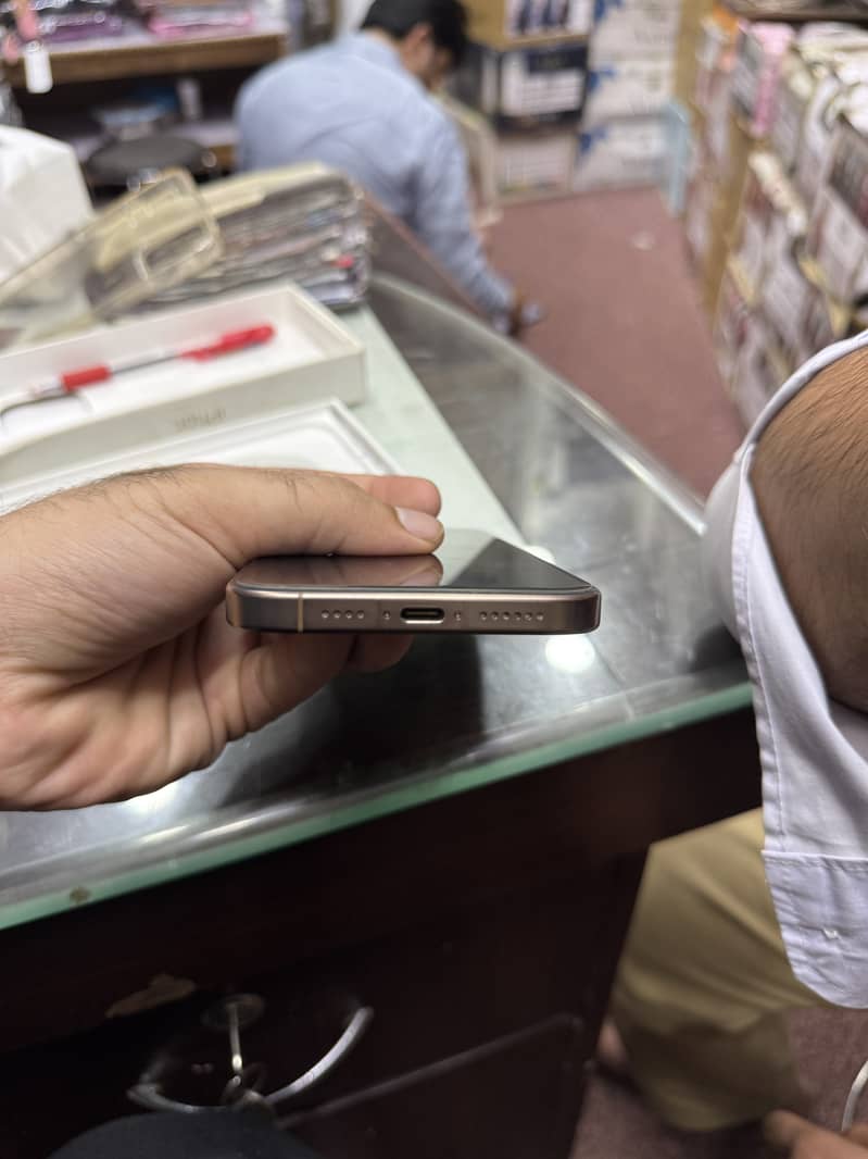 Apple iPhone 16 Pro Max Fu 1