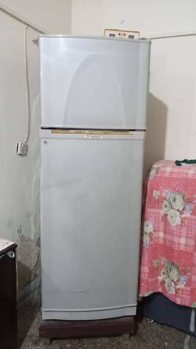 Dawlance fridge Urgent Sale Gass dalwani he .