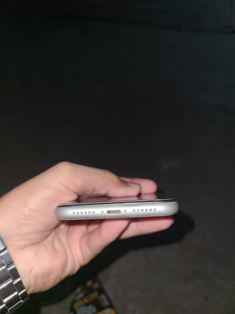 Apple iPhone 11 3