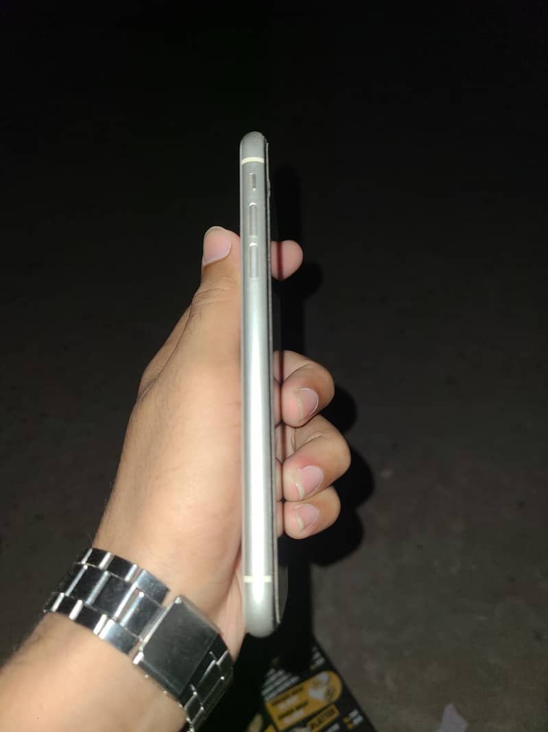 Apple iPhone 11 4