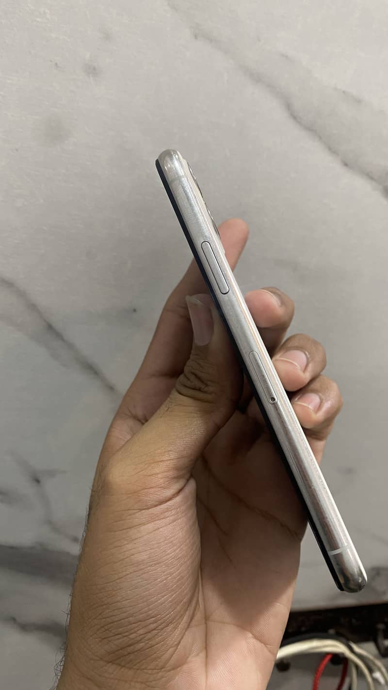Apple iPhone 11 Pro 2
