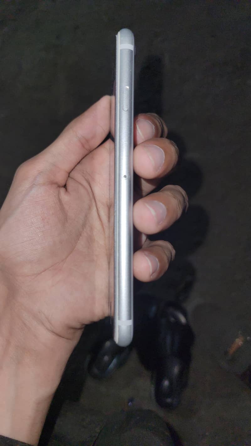 Apple iPhone 8 4