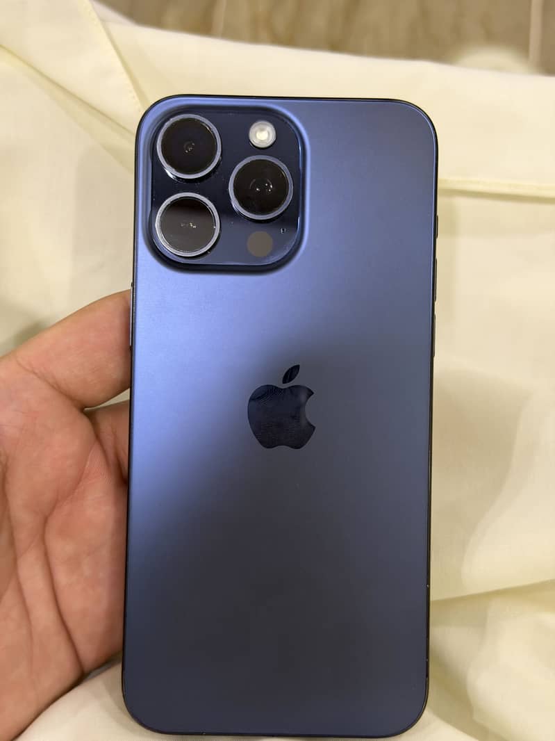 Apple iPhone 15 Pro Max 1