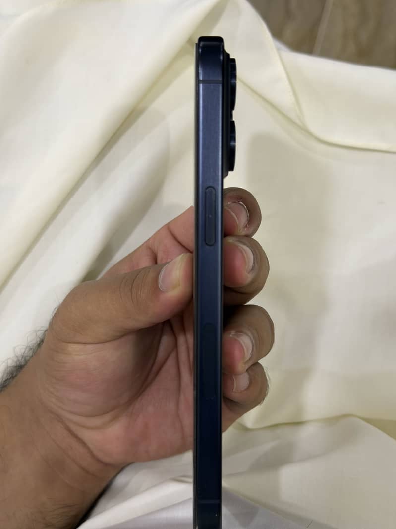 Apple iPhone 15 Pro Max 2