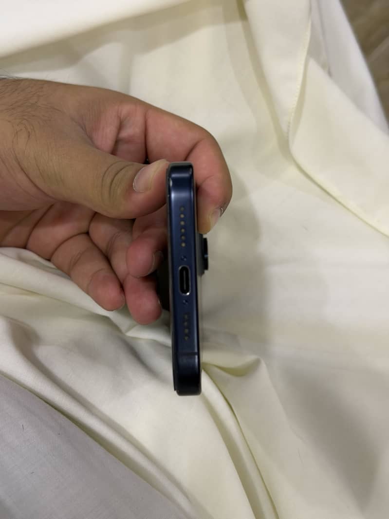 Apple iPhone 15 Pro Max 5