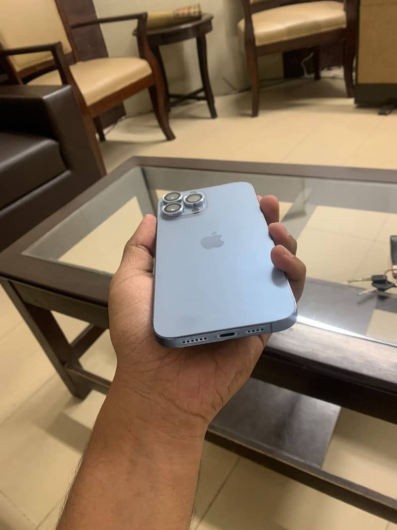 Apple iPhone 13 Pro Max 4