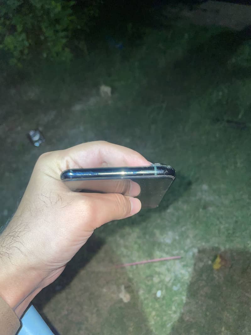 Apple iPhone 11 Pro Max 2