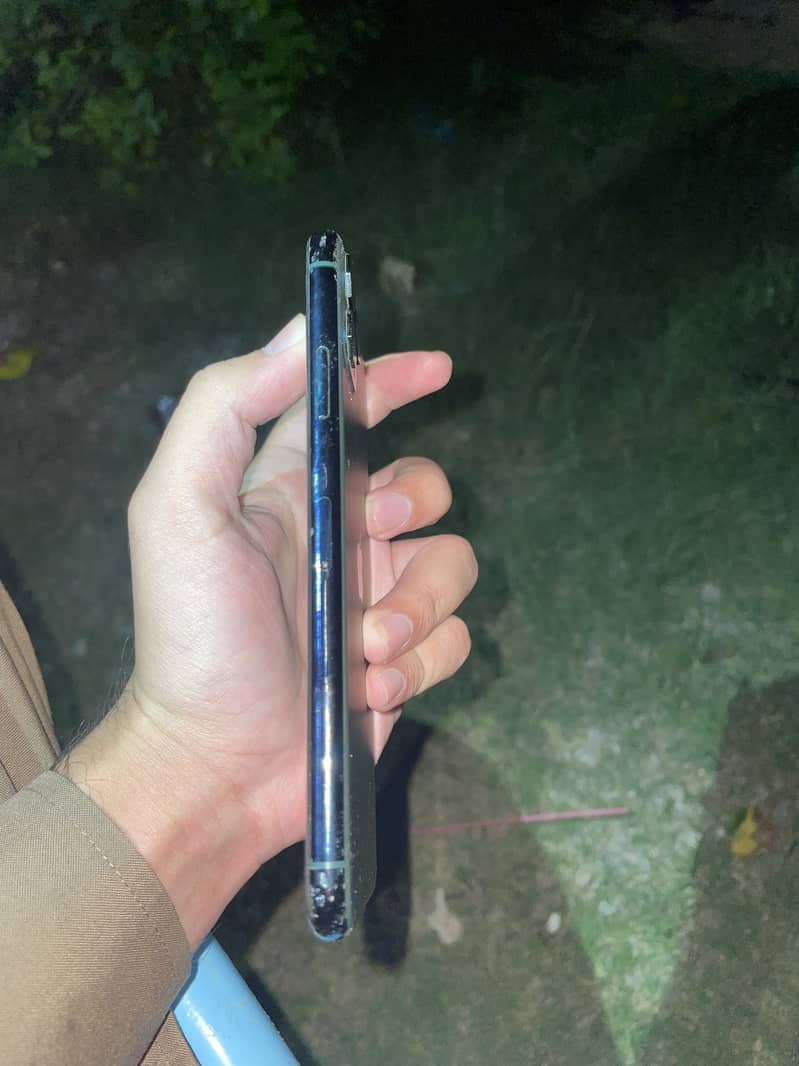 Apple iPhone 11 Pro Max 3